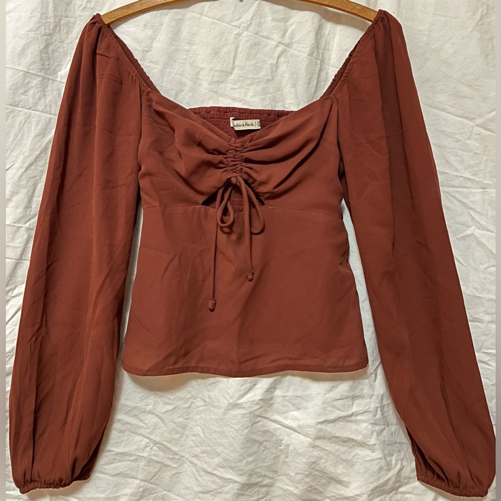 Long Sleeved Cinched Front A&F top. Rust/brown colored XXS